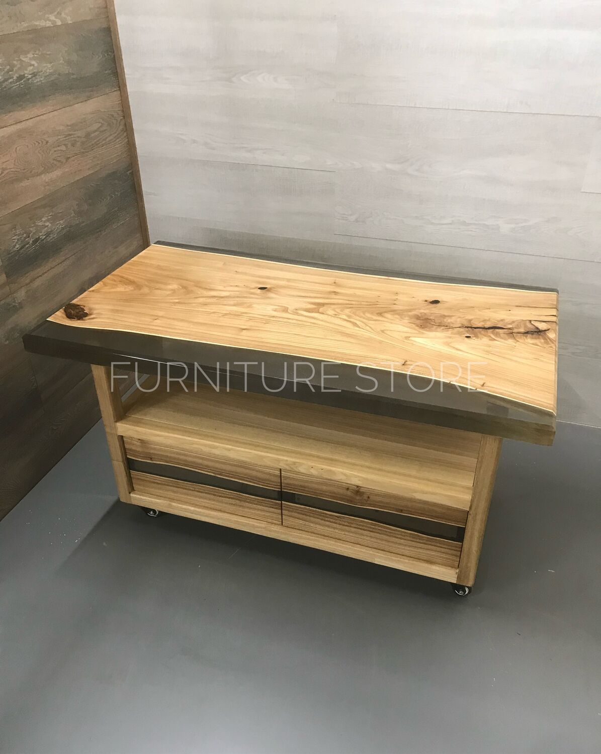 Столы: Журнальный стол из массива дерева и смолы