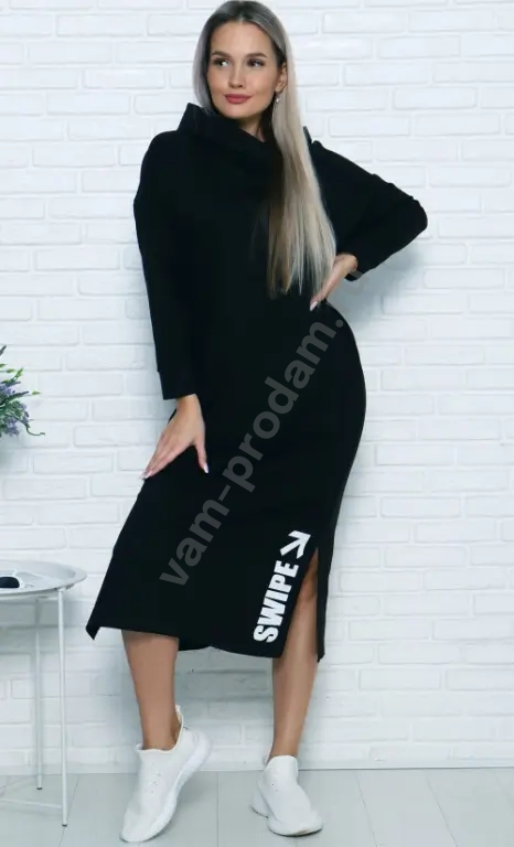 Женское спортивное платье из футера с капюшоном