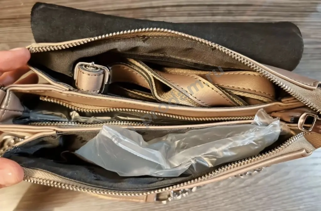 Женская сумка через плечо из натуральной кожи.