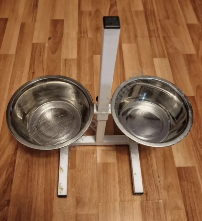 Миска для собак на стойке