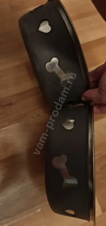 Миска для собак на стойке