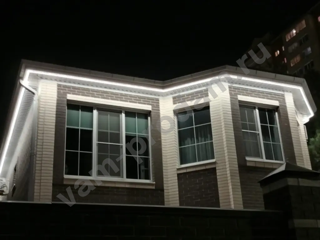 Украшение фасадов зданий гибким неоном