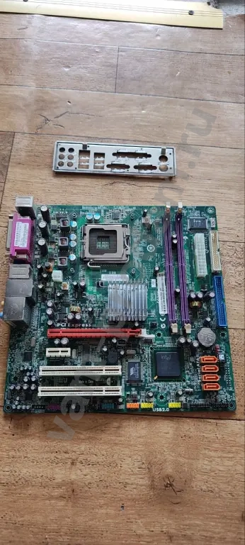 Материнская плата 775
