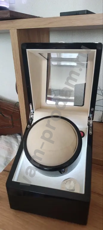 Виндер Шкатулка для часов Черный Рояльный лак