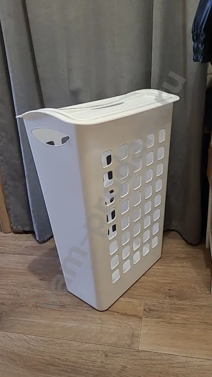Корзина для белья белая новая