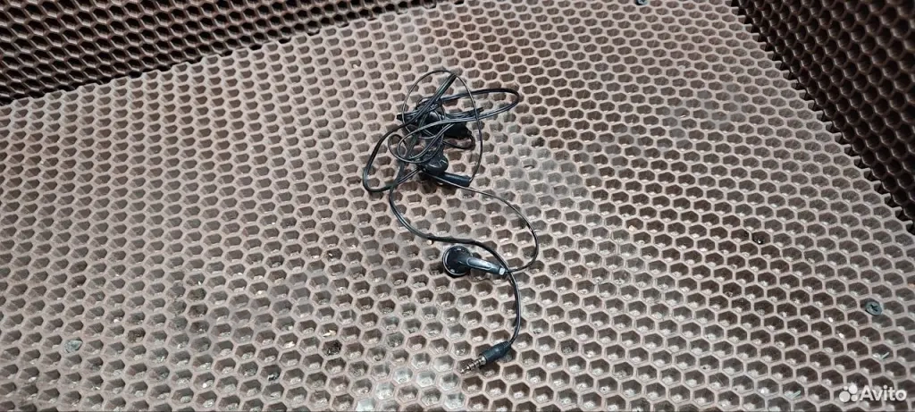 Проводные наушники