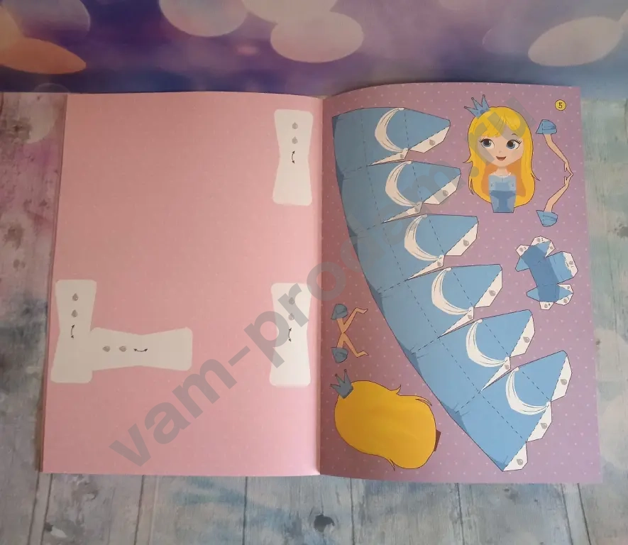 Книга-вырезалка с аппликациями Замок принцесс