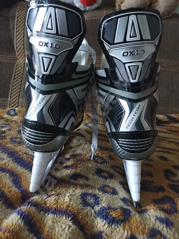 хоккейные коньки