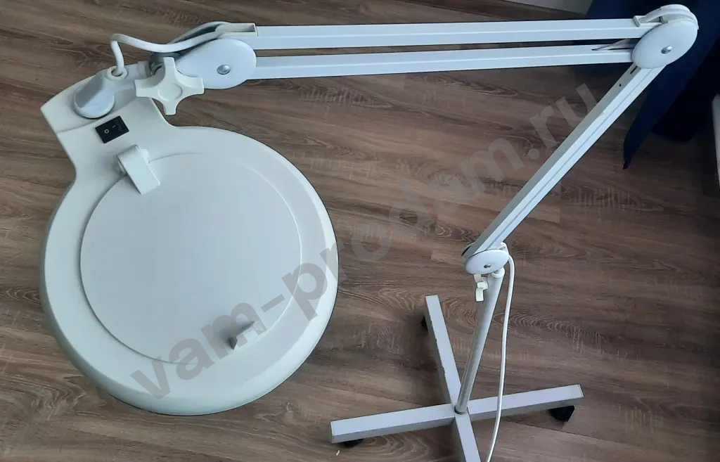 Лампа-лупа с подсветкой 8-ми кратная на струбцине + штатив для лампы-лупы