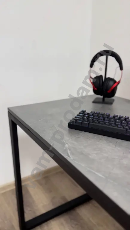 Компьютерный стол в наличии лофт