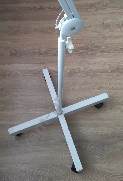 Лампа-лупа с подсветкой 8-ми кратная на струбцине + штатив для лампы-лупы