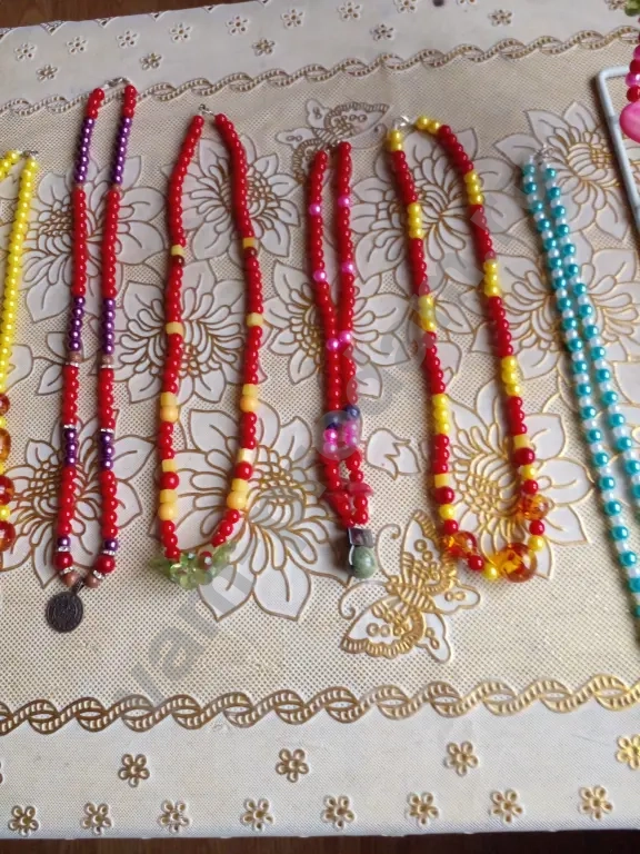 Бусы из натуральных камней и бисера продам новые