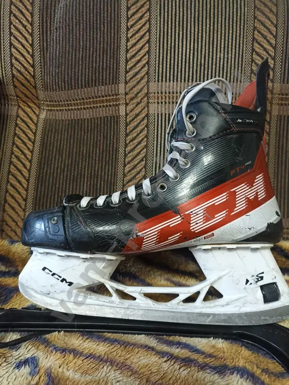 хоккейные коньки CCM Jetspeed ft 4 pro.