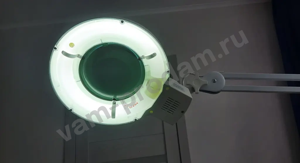 Лампа-лупа с подсветкой 8-ми кратная на струбцине + штатив для лампы-лупы