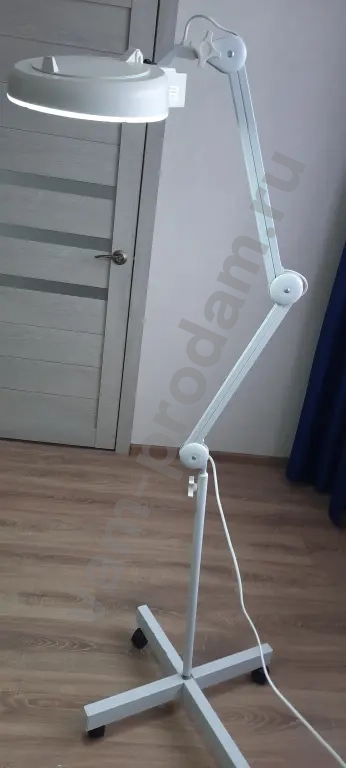 Лампа-лупа с подсветкой 8-ми кратная на струбцине + штатив для лампы-лупы