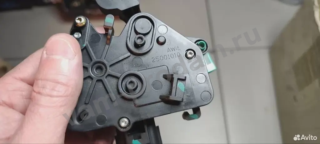 Активатор (привод) замка двери Chrysler Voyager