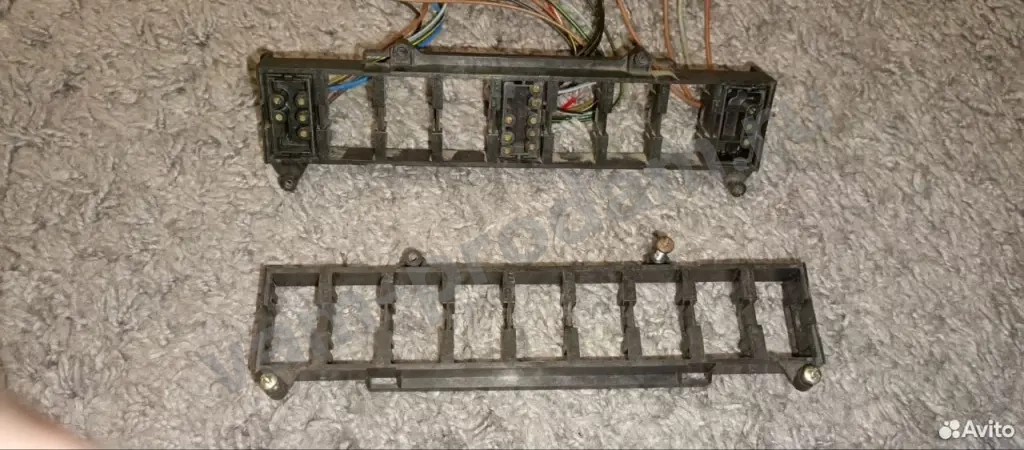 Крепление кнопок Mercedes-Benz E280 W124 104.942