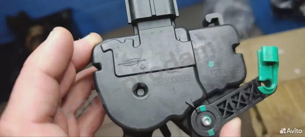 Активатор (привод) замка двери Chrysler Voyager