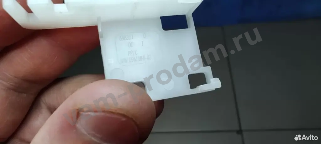 Зажим провода BMW бмв E87 E90 E92 E84 61316961184