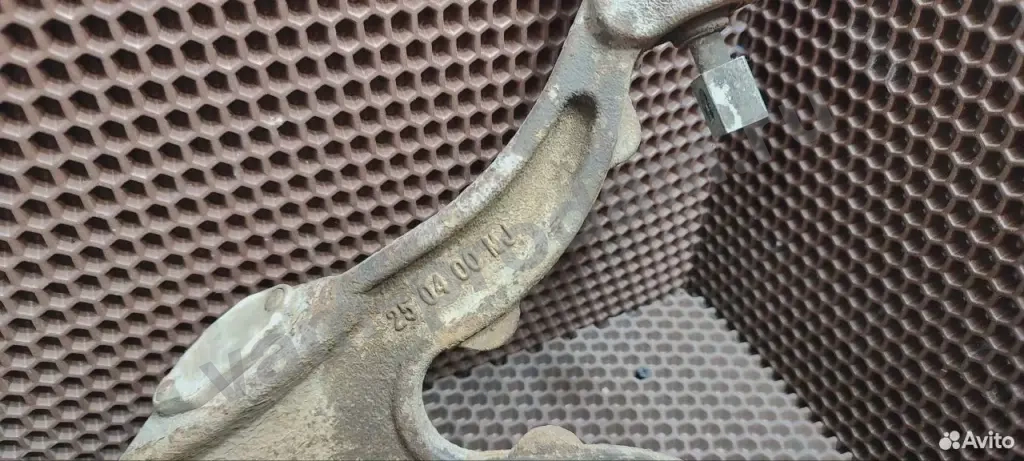 Рычаг передний поперечный нижний правый Volvo 850