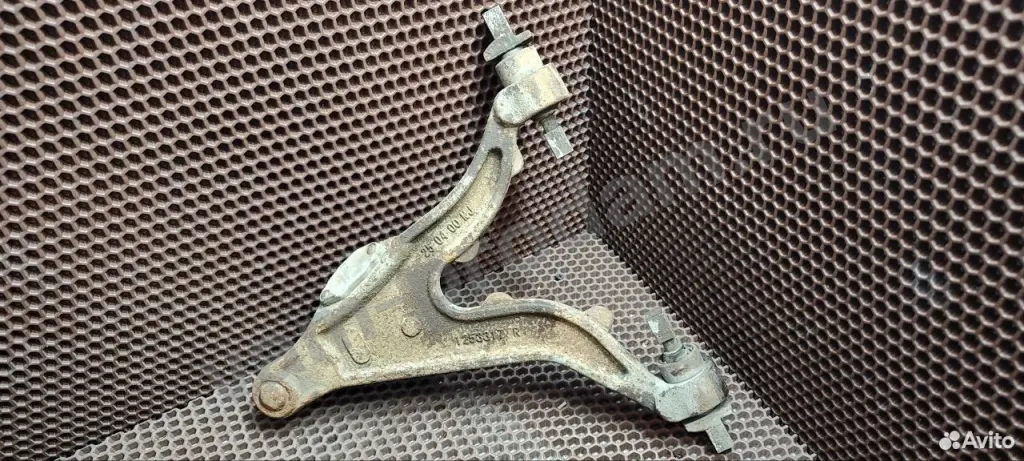 Рычаг передний поперечный нижний правый Volvo 850