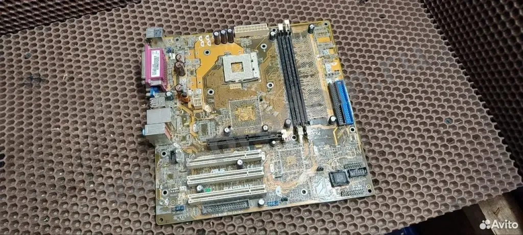 Материнская плата