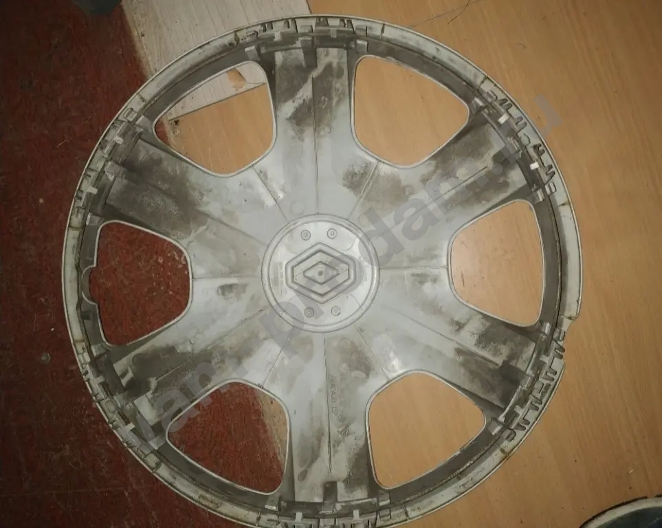 оригинал колпак колеса r15 Renault logan -1шт