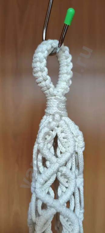 Подвесное кашпо в стиле макраме