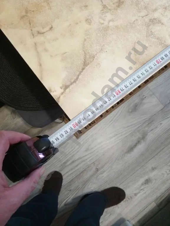 Стол кухонный б/у 600 на 900 мм.