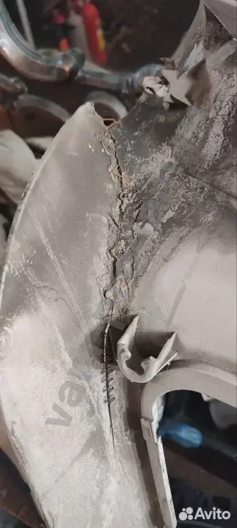 Обшивка крышки багажника Nissan Primera P11