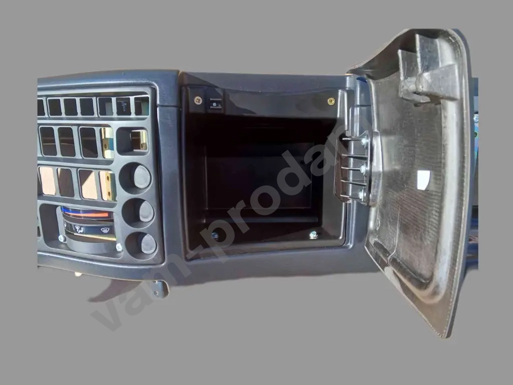 Панель приборов, торпеда КАМАЗ