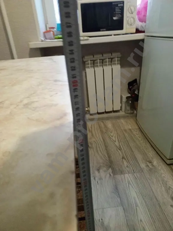 Стол кухонный б/у 600 на 900 мм.