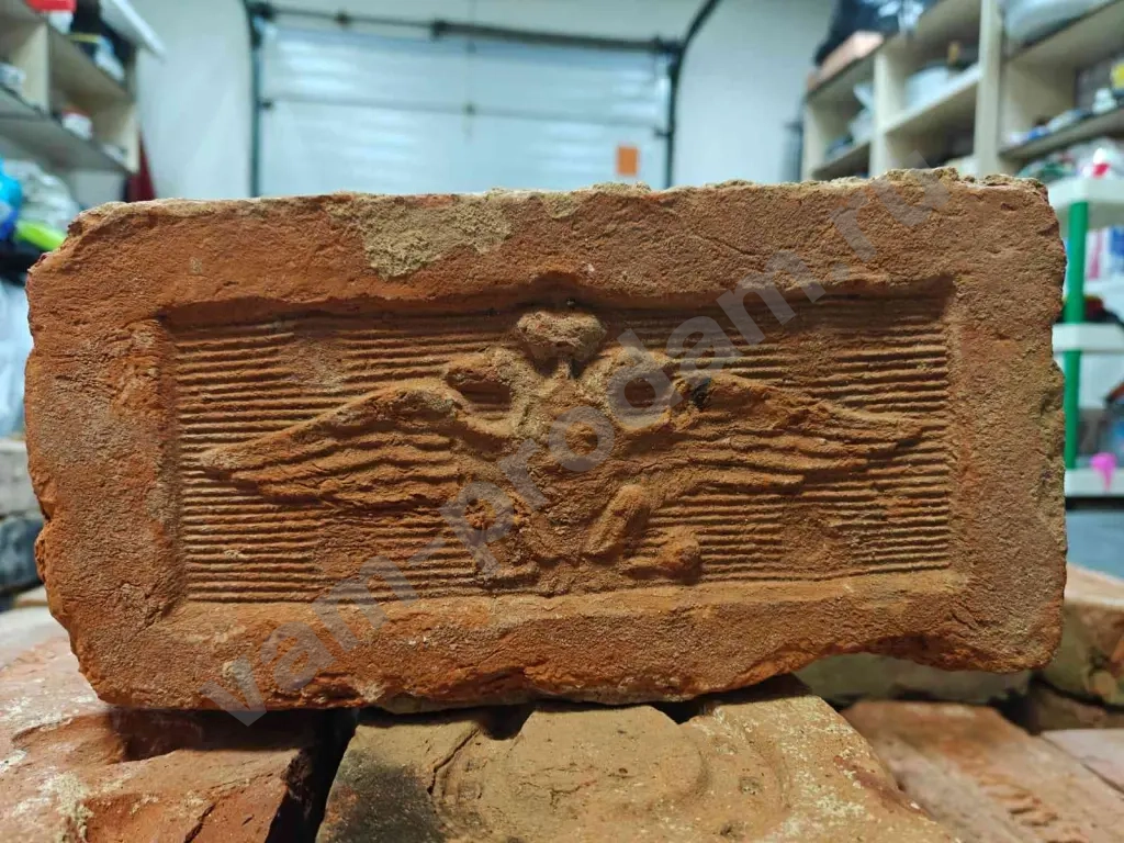 старинный кирпич с клеймом