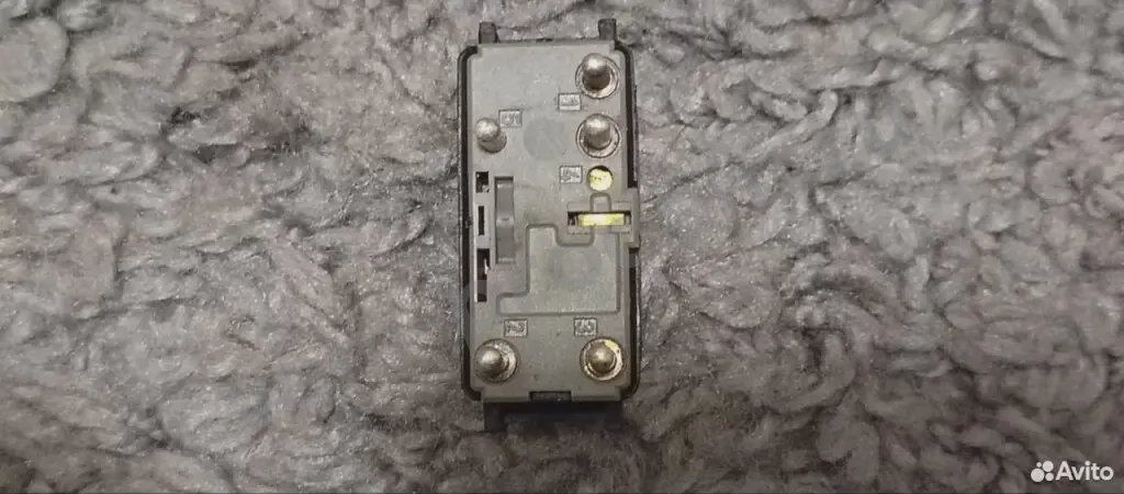 Кнопка стеклоподъемника Mercedes W124