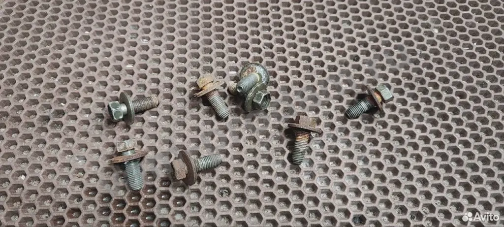 Болт 86899-50J00