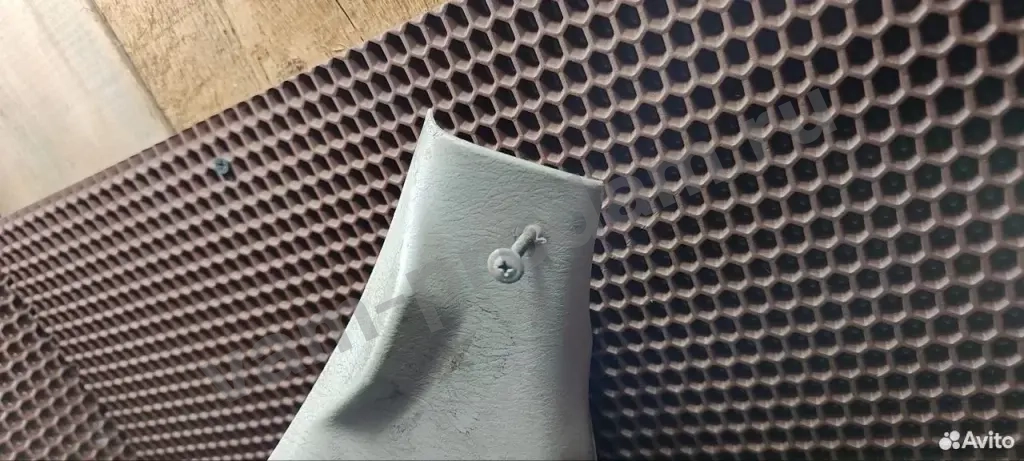 Обшивка крышки багажника Nissan Primera P11