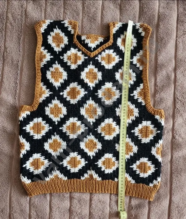 Жилет вязаный ручная работа