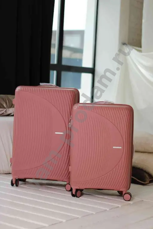 Чемоданы на колёсах противоударные