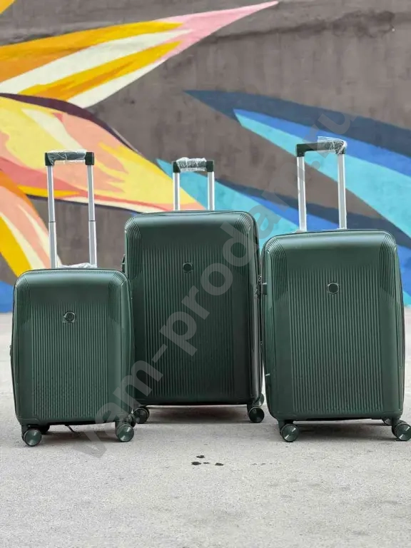 Чемоданы на колёсах противоударные