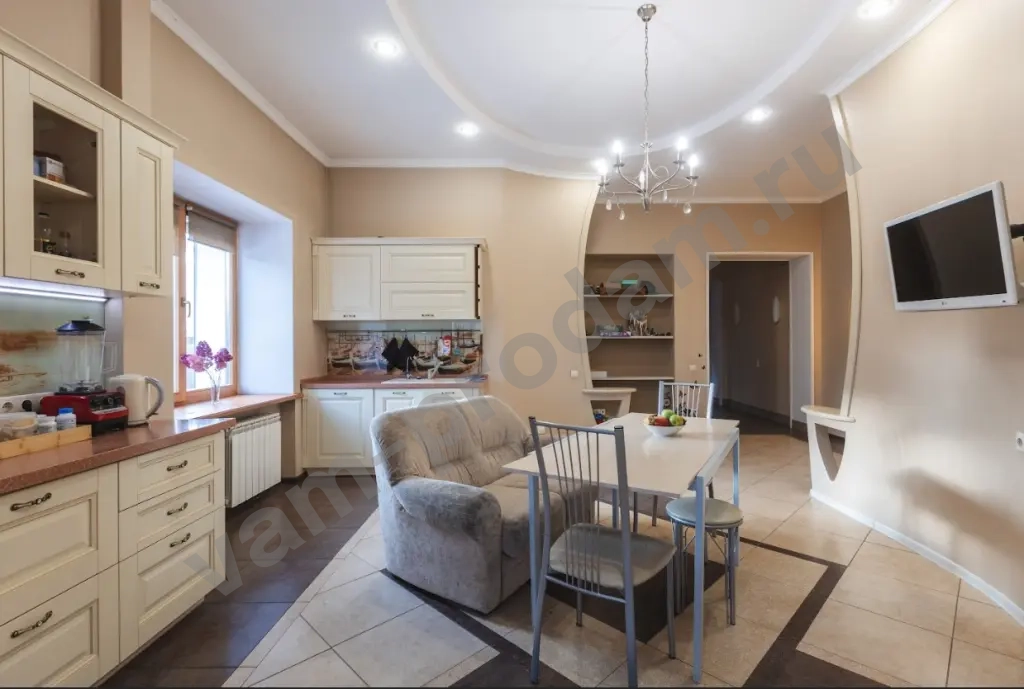 5 и более комнат квартира, 272 м², 1/2 эт.