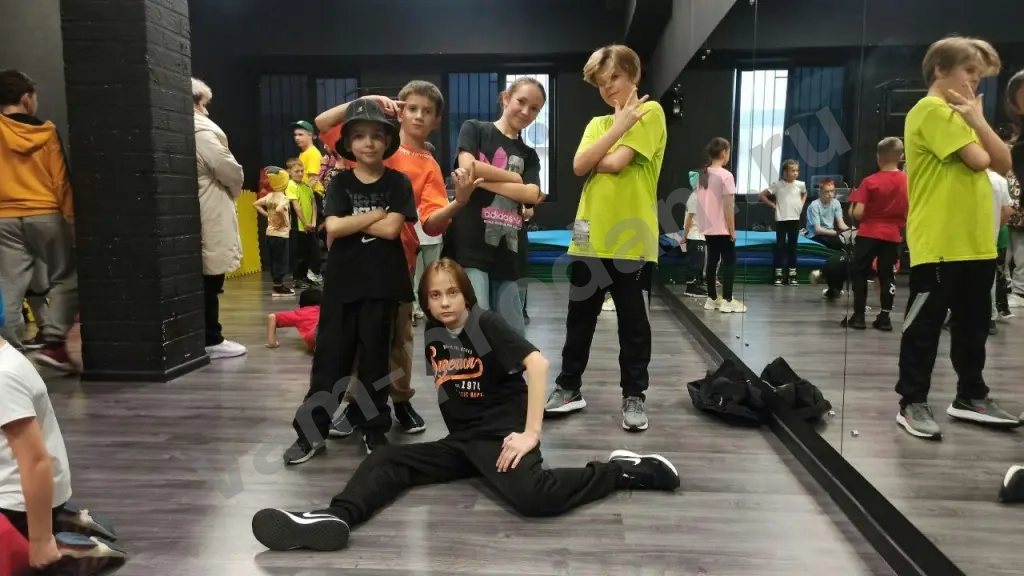 Брейк-данс для детей и подростков. Профессиональный тренер B-Boy Serj