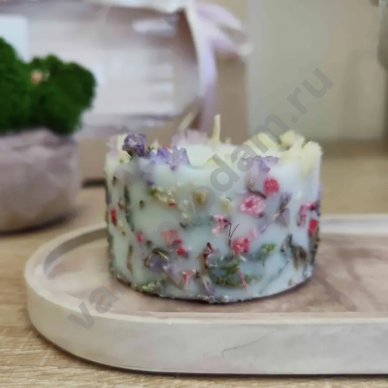 Подарочный набор "Уют" декоративное кашпо со стабилизированными растениями, ботаническая свеча и конфеты ручной работы