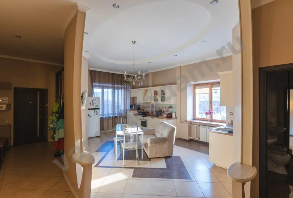 5 и более комнат квартира, 272 м², 1/2 эт.