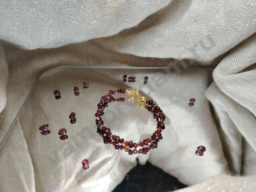 Браслет из натурального граната
