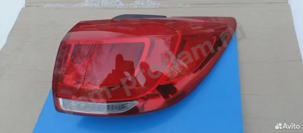 Фонарь правый Kia Sportage 10-16 г