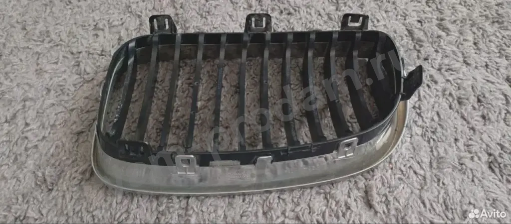 Решетка радиатора BMW 1-series E81 E87 правая 2 мо
