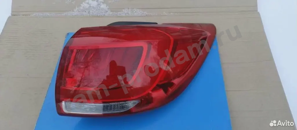 Фонарь правый Kia Sportage 10-16 г