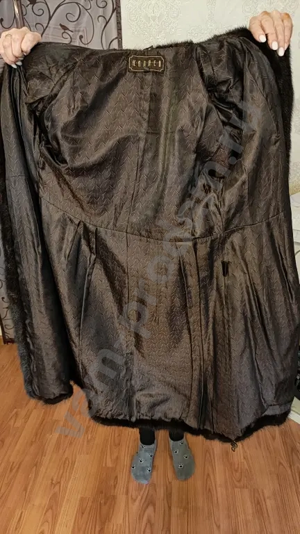 Норковая женская шуба с капюшоном.