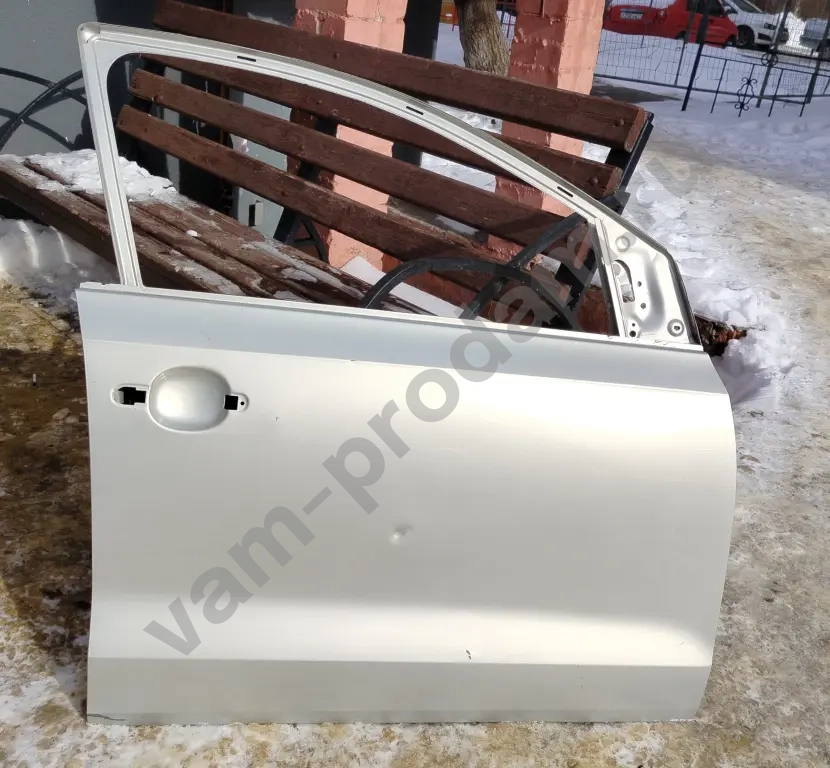 Передняя правая дверь Volkswagen Polo sedan