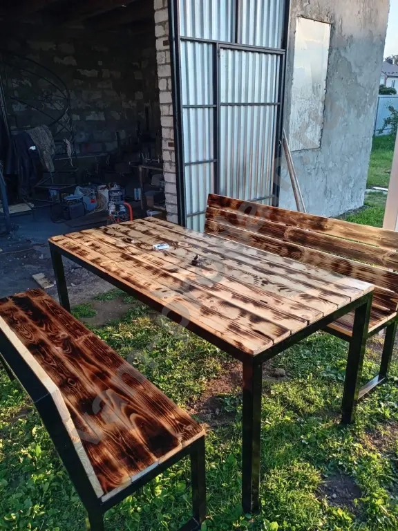 столи-стулья-скамейки.